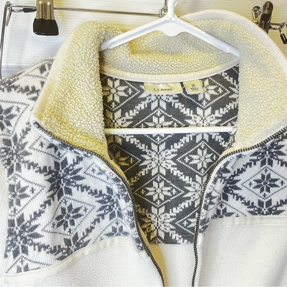 LL bean women’s zip up fleece - Picture 3 of 3